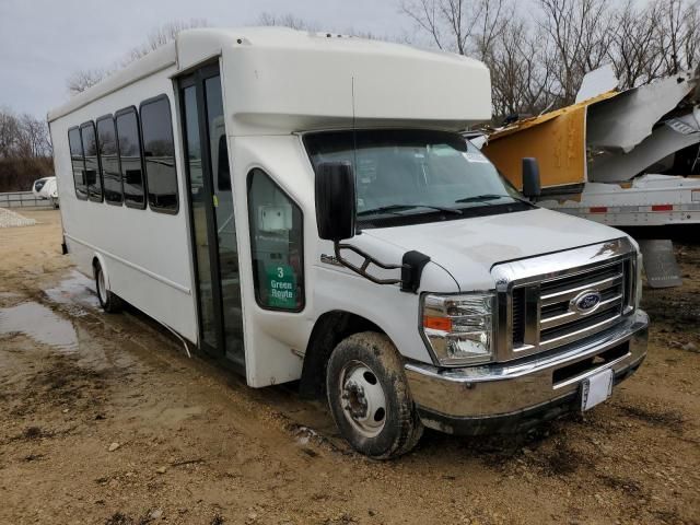 2016 Ford Econoline E450 Super Duty Cutaway Van