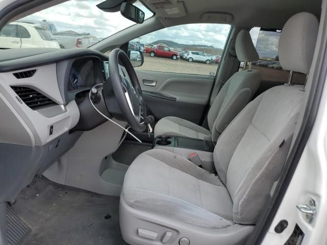 2018 Toyota Sienna LE