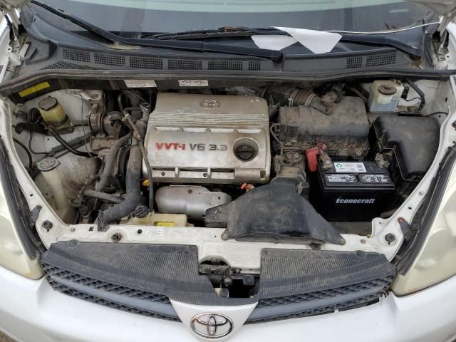 2005 Toyota Sienna XLE