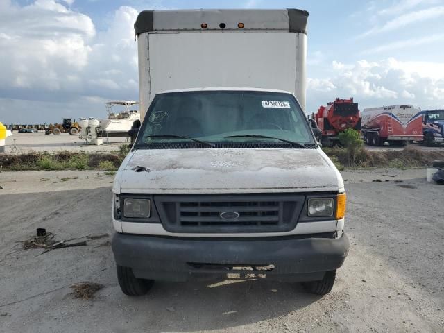 2004 Ford Econoline E450 Super Duty Cutaway Van