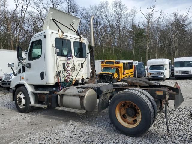 2015 Freightliner Cascadia 113 Semi Truck