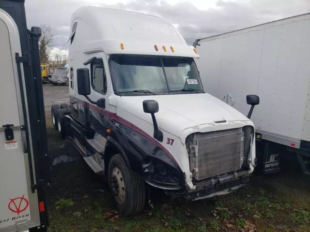 2014 Freightliner Cascadia Semi Truck