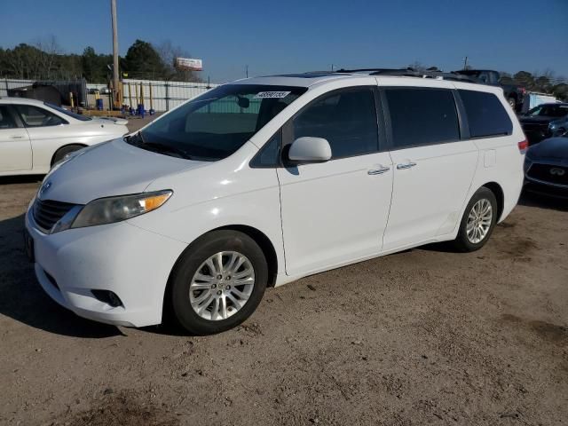 2013 Toyota Sienna XLE