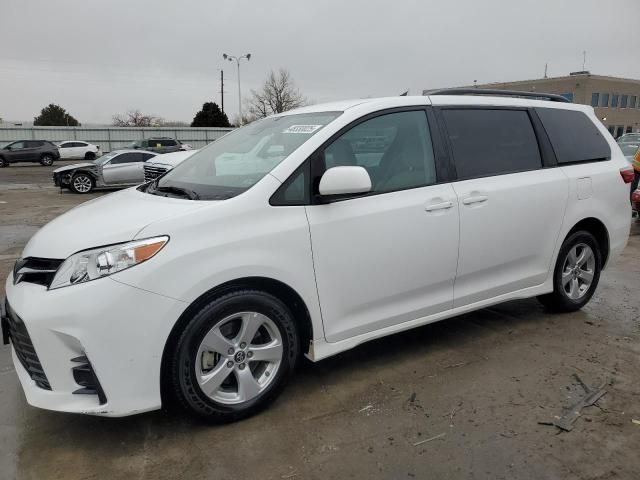 2018 Toyota Sienna LE