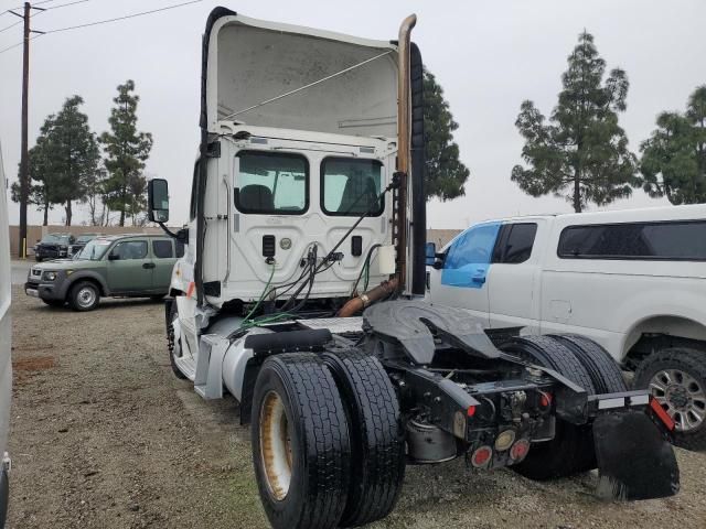 2014 Freightliner Cascadia 113 Semi Truck