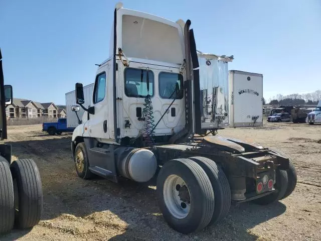 2016 Freightliner Cascadia 125 Semi Truck