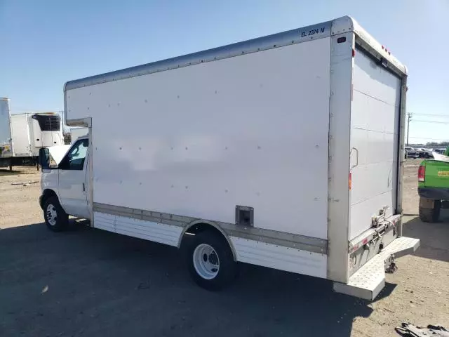 2007 Ford Econoline E450 Super Duty Cutaway Van