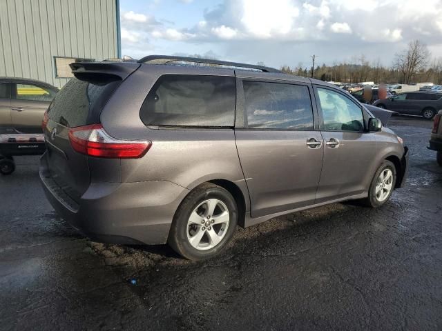 2019 Toyota Sienna LE