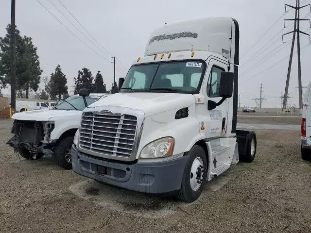 2014 Freightliner Cascadia 113 Semi Truck