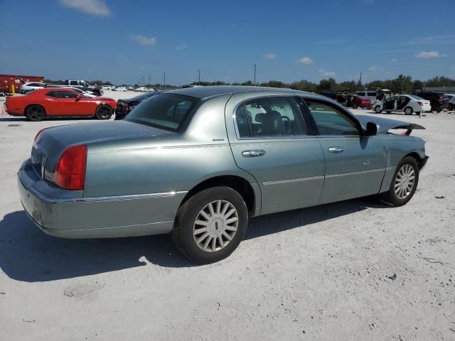 2005 Lincoln Town Car Signature