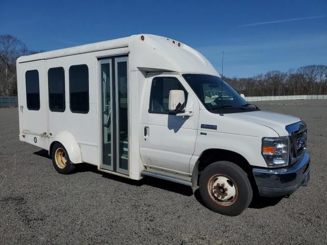 2015 Ford Econoline E350 Super Duty Cutaway Van