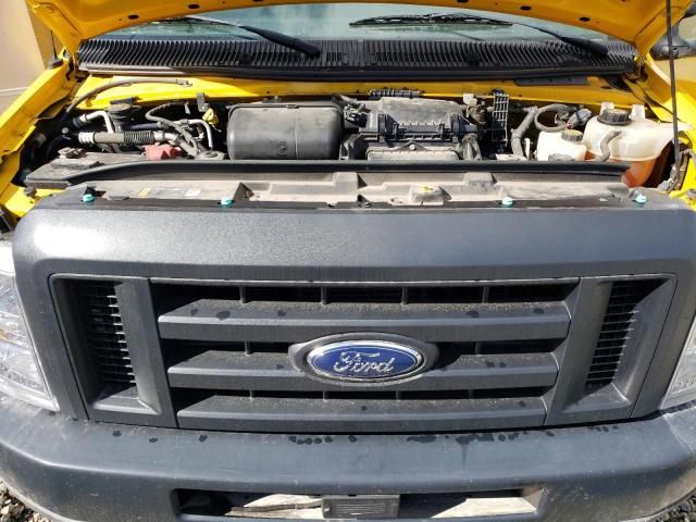 2022 Ford Econoline E350 Super Duty Cutaway Van