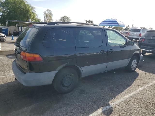 2000 Toyota Sienna LE