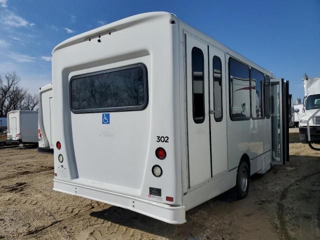 2017 Ford Econoline E350 Super Duty Cutaway Van