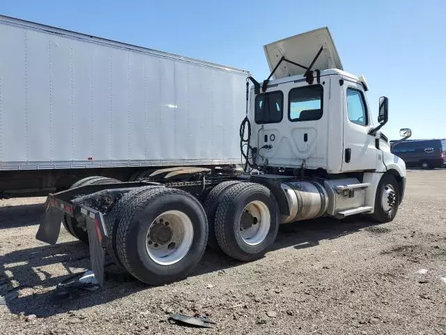 2019 Freightliner Cascadia 126 Semi Truck