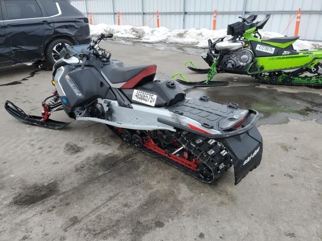 2024 Skidoo 2024 Skidoo Renegade