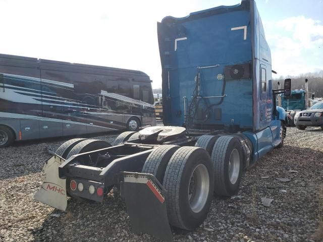 2015 Kenworth T680 Semi Truck