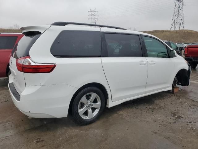 2018 Toyota Sienna LE