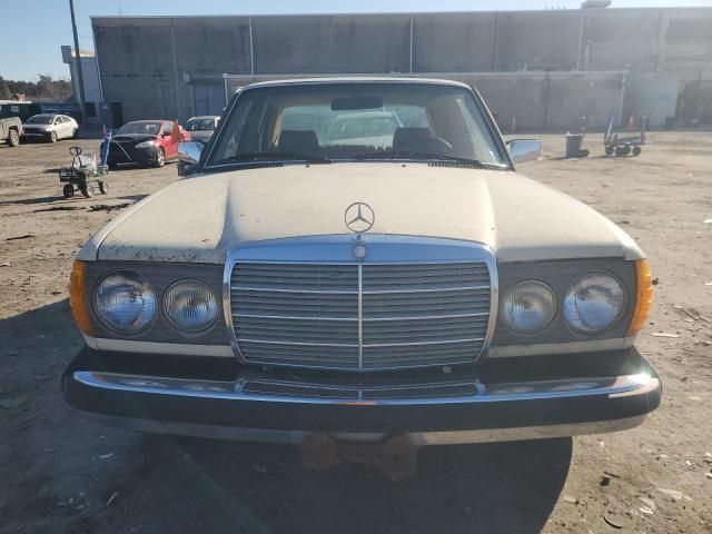 1980 Mercedes-Benz Sedan