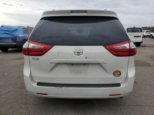 2017 Toyota Sienna XLE