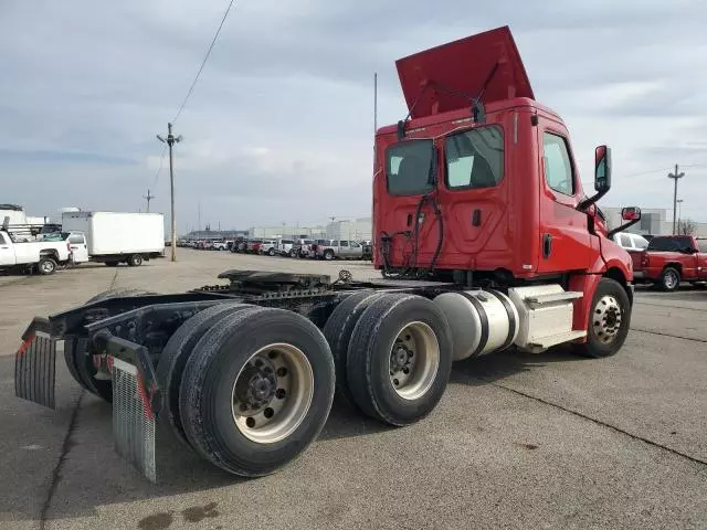 2020 Freightliner Cascadia 126