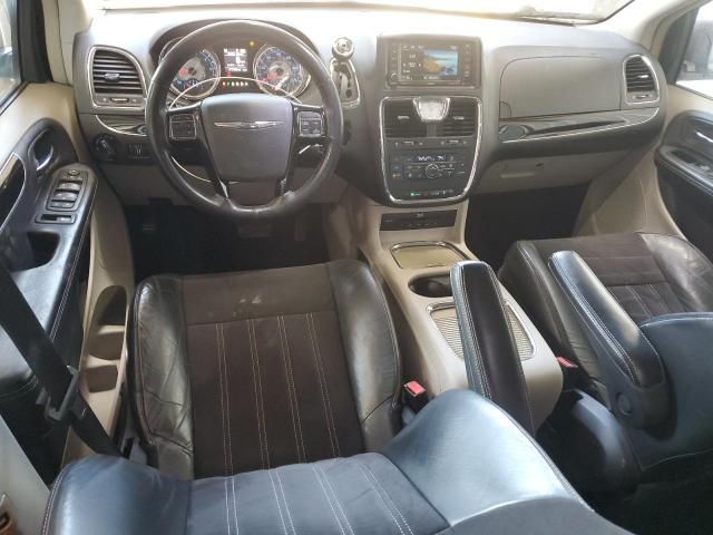 2014 Chrysler Town & Country Touring L