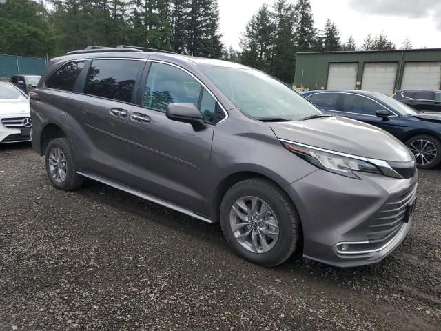 2022 Toyota Sienna XLE