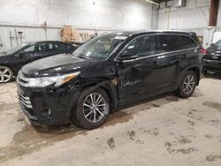 Salvage cars for sale at Milwaukee, WI auction: 2017 Toyota Highlander SE