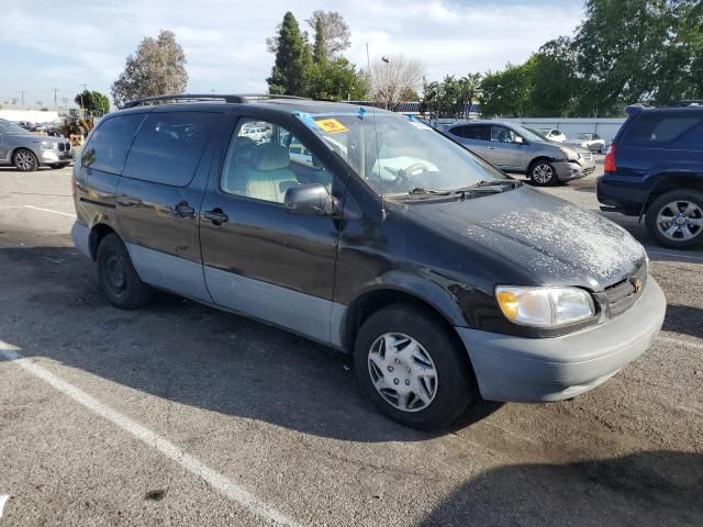 2000 Toyota Sienna LE