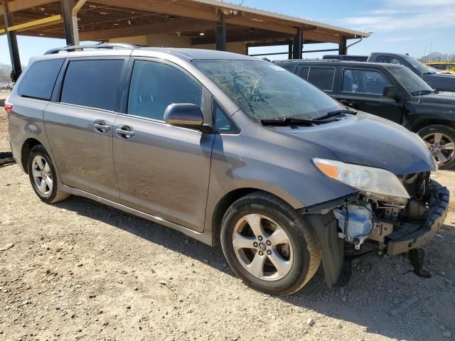 2018 Toyota Sienna LE