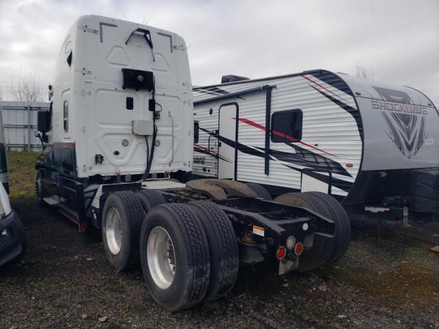 2014 Freightliner Cascadia Semi Truck