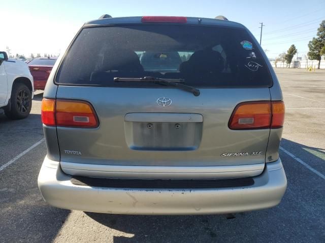 1999 Toyota Sienna LE