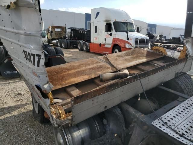 2013 Freightliner Cascadia Semi Truck