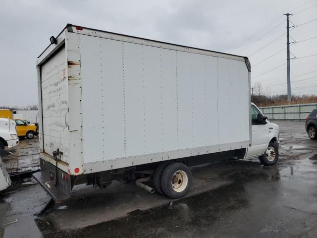 2010 Ford Econoline E350 Super Duty Cutaway Van