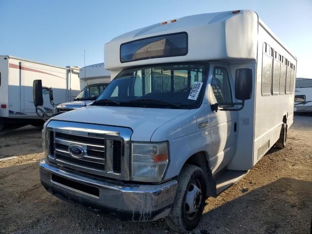 2016 Ford Econoline E450 Super Duty Cutaway Van