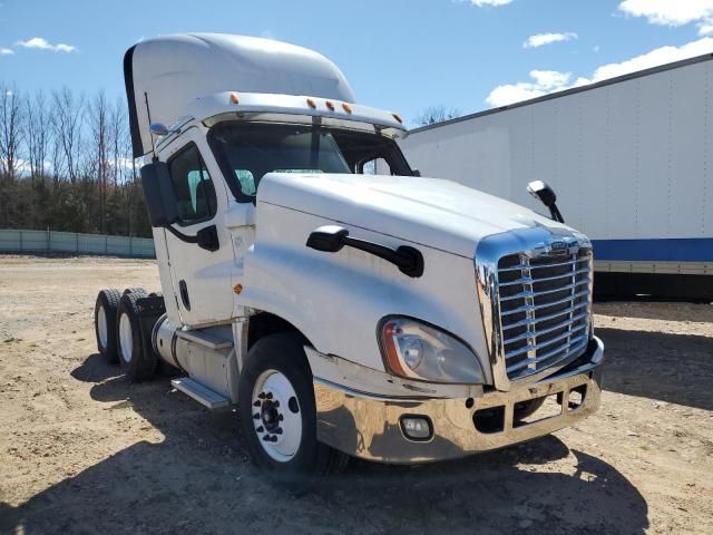 2014 Freightliner Cascadia Semi Truck