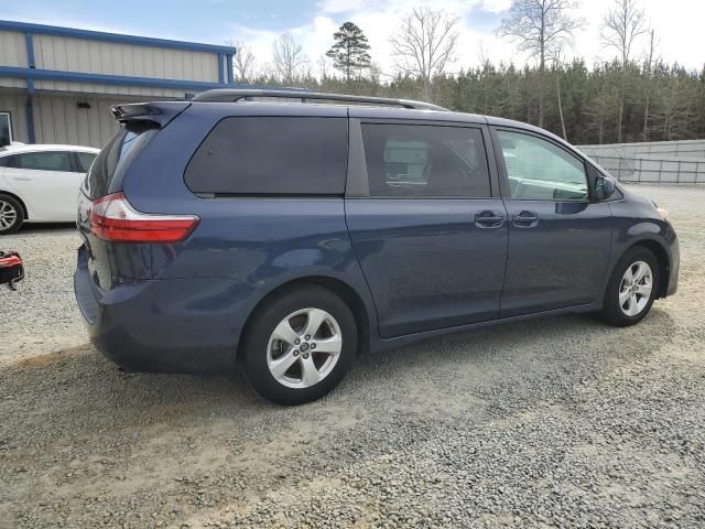 2018 Toyota Sienna LE