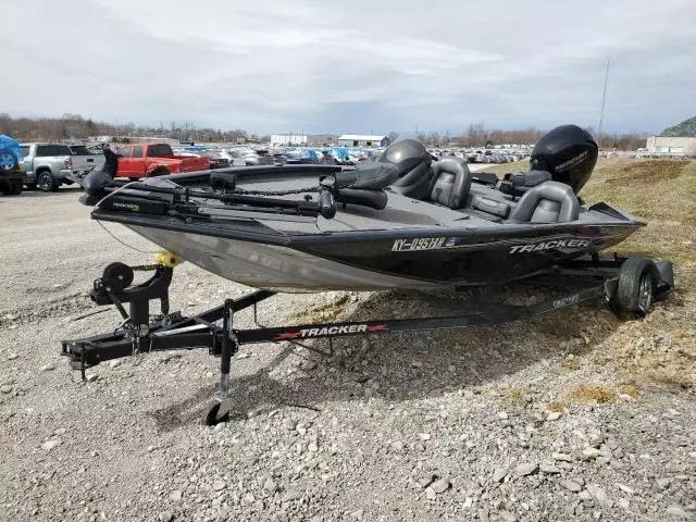 2021 Tracker Boat