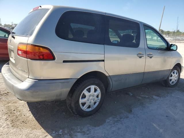 2000 Toyota Sienna CE