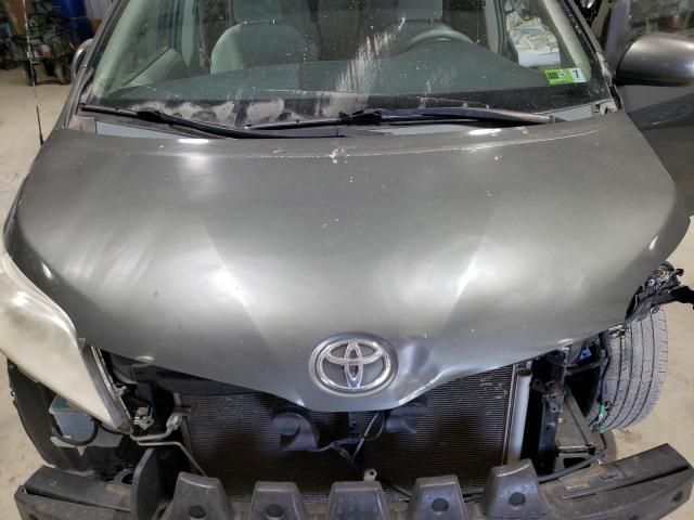 2013 Toyota Sienna LE