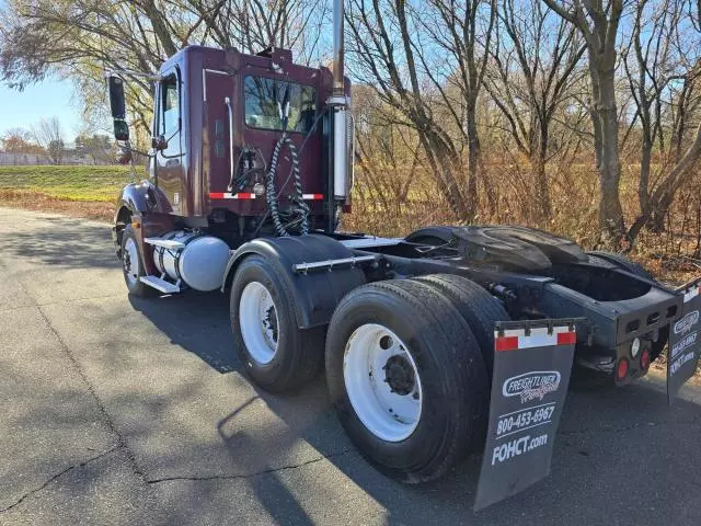 2006 Freightliner Conventional Columbia