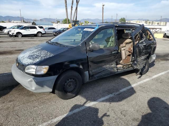 2000 Toyota Sienna LE