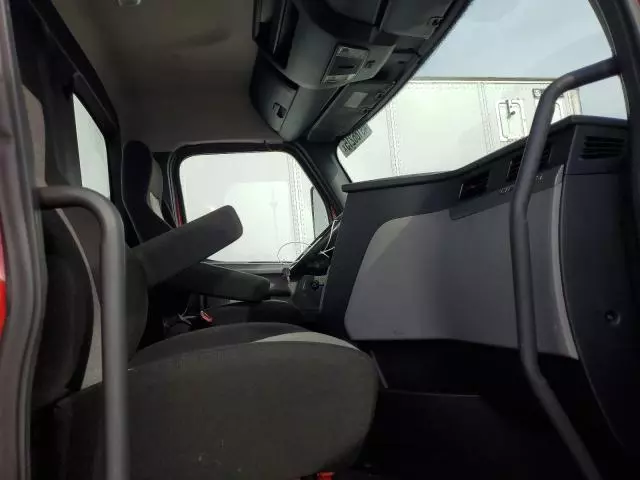 2020 Freightliner Cascadia 126