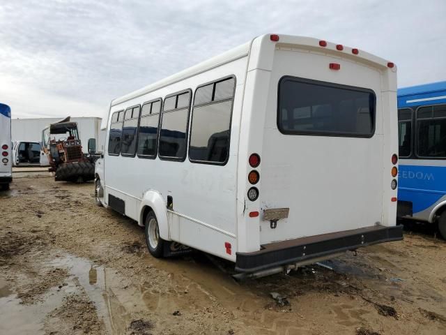 2017 Ford Econoline E450 Super Duty Cutaway Van