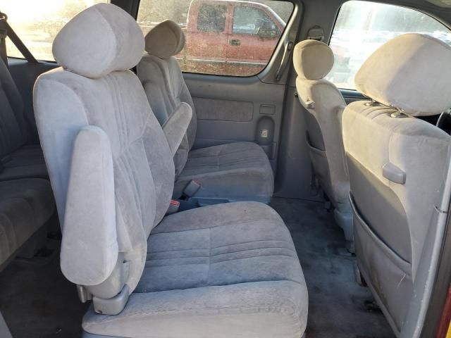 2000 Toyota Sienna LE