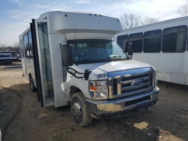 2017 Ford Econoline E350 Super Duty Cutaway Van