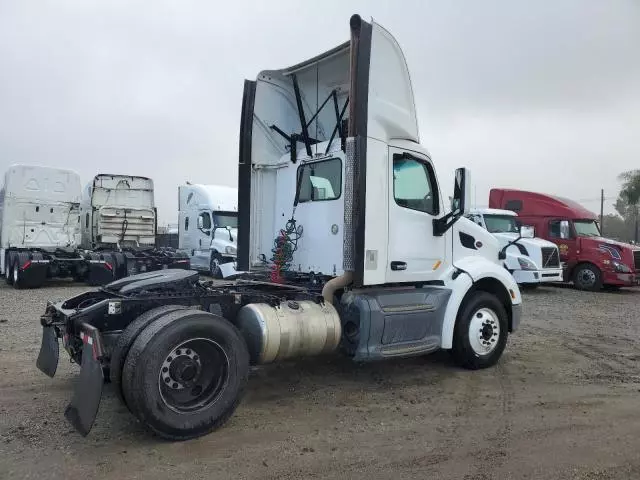 2015 Peterbilt 579