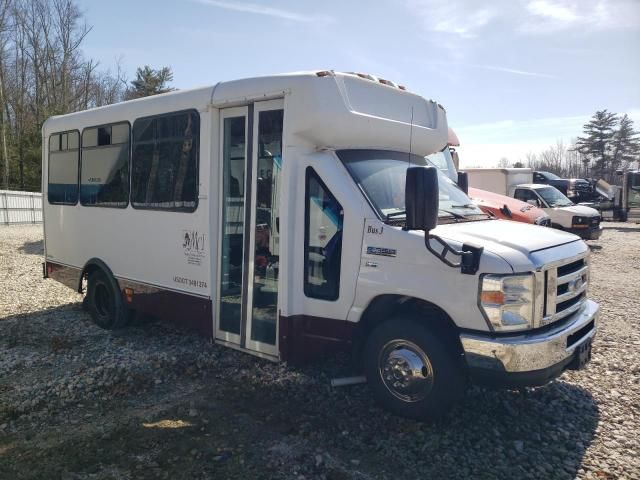 2015 Ford Econoline E350 Super Duty Cutaway Van