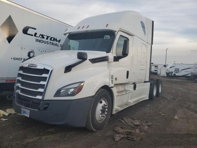 2020 Freightliner Cascadia 126