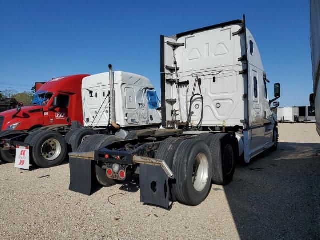 2019 Freightliner Cascadia 126